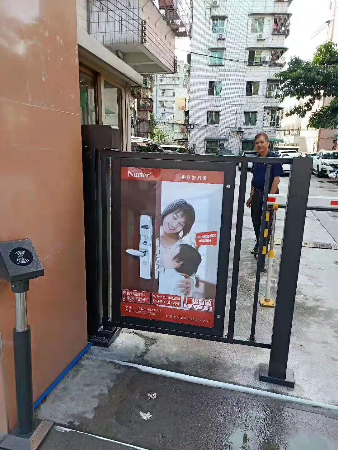 人行廣告門，智能廣告門，社區(qū)廣告門案例